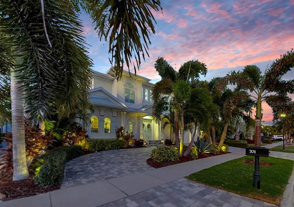 En Venta: $1,599,000 (3 camas, 3 baños, 3225 Pies cuadrados)