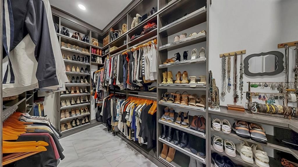 En Venta: $1,599,000 (3 camas, 3 baños, 3225 Pies cuadrados)