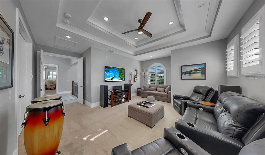 En Venta: $1,599,000 (3 camas, 3 baños, 3225 Pies cuadrados)