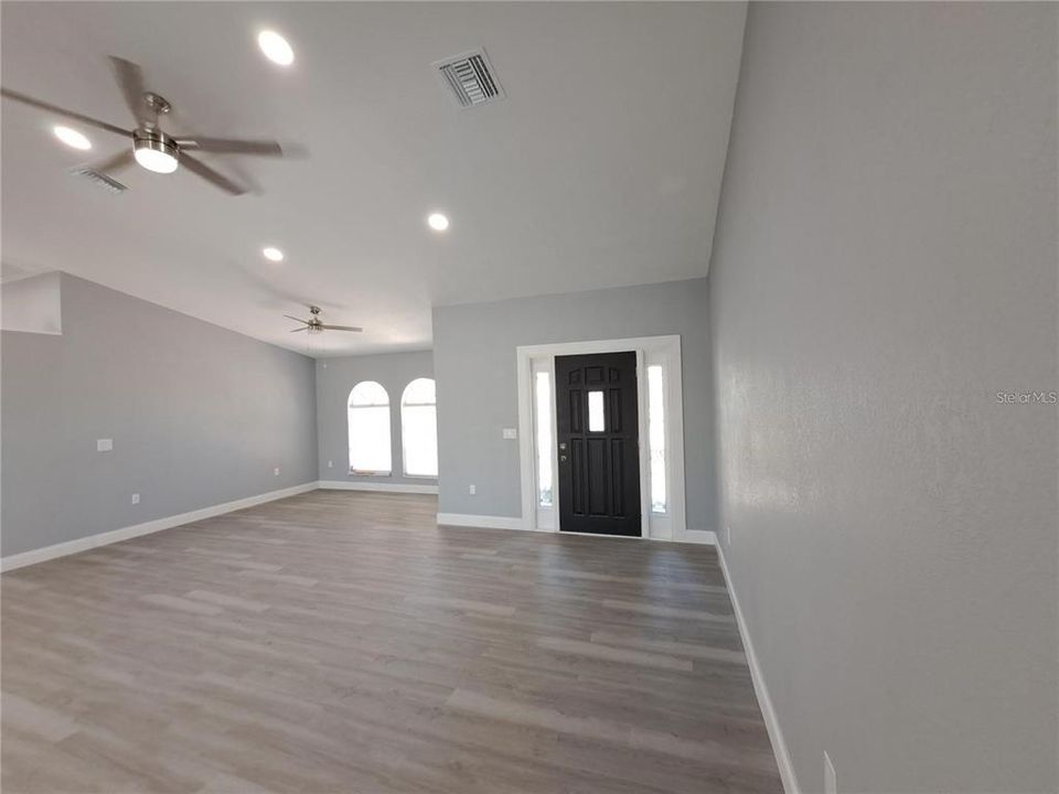 For Sale: $423,900 (3 beds, 2 baths, 1834 Square Feet)