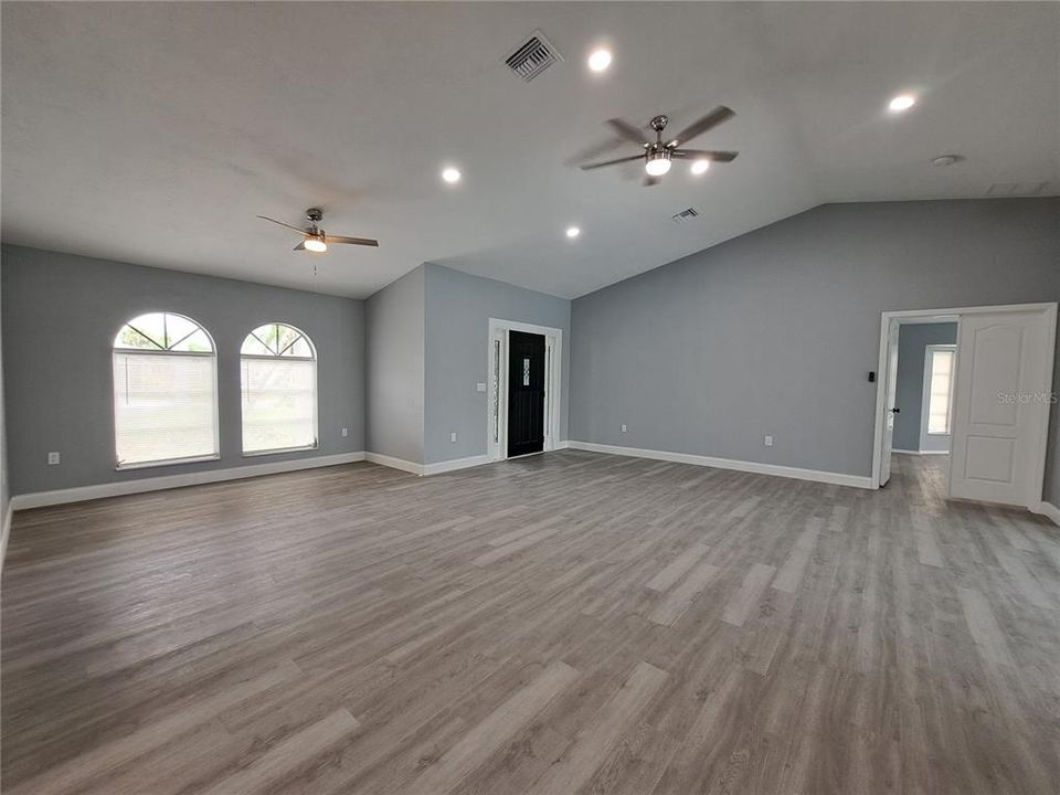 For Sale: $423,900 (3 beds, 2 baths, 1834 Square Feet)