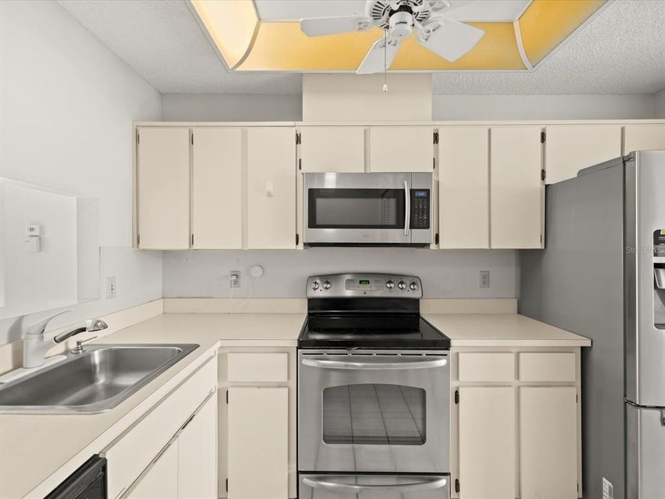 For Sale: $220,000 (2 beds, 2 baths, 1226 Square Feet)