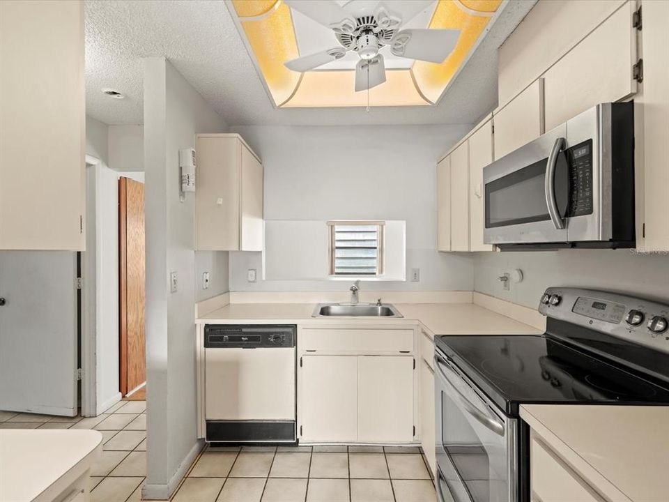 For Sale: $220,000 (2 beds, 2 baths, 1226 Square Feet)