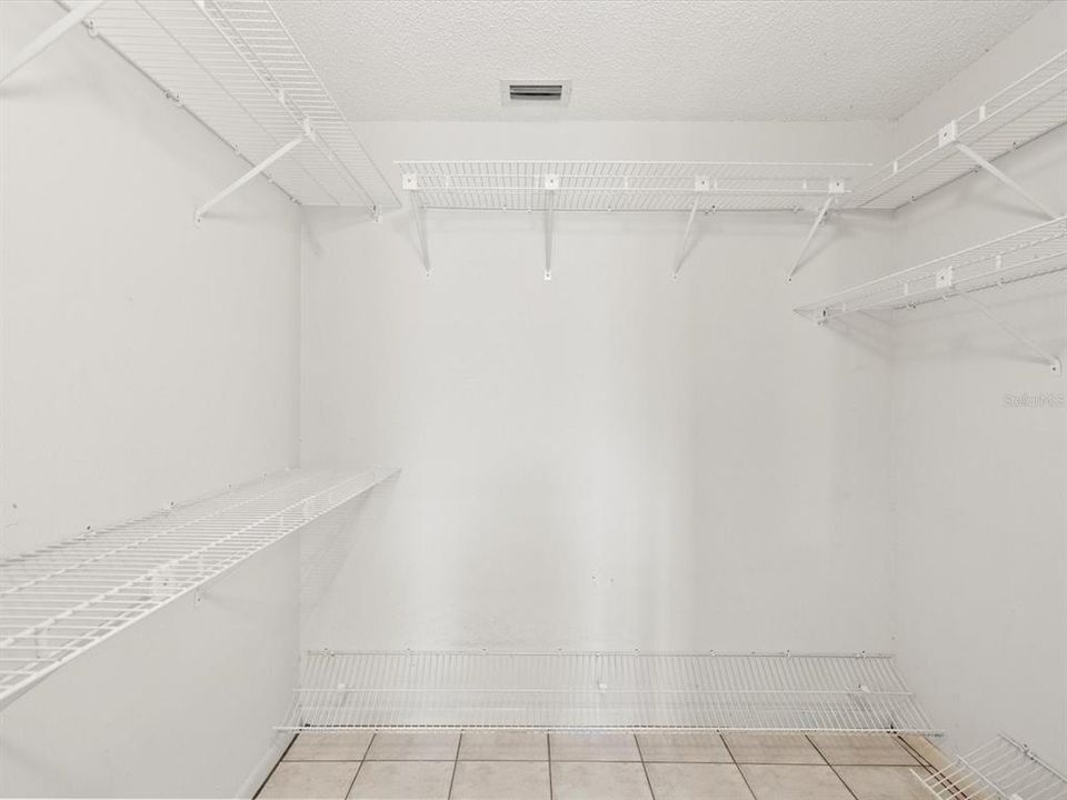 For Sale: $220,000 (2 beds, 2 baths, 1226 Square Feet)