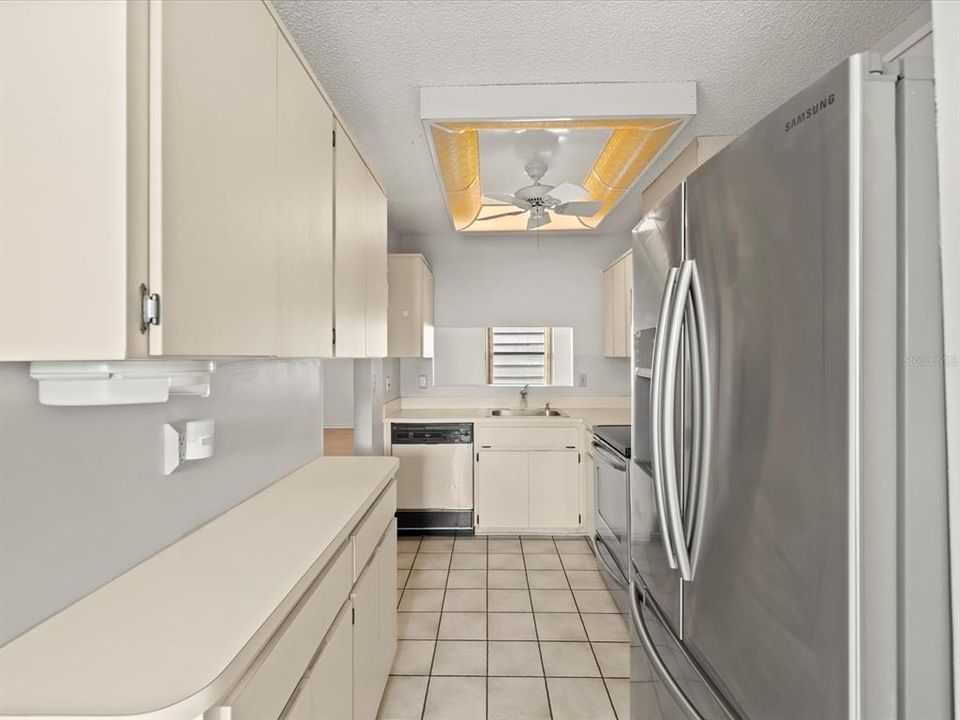 For Sale: $220,000 (2 beds, 2 baths, 1226 Square Feet)