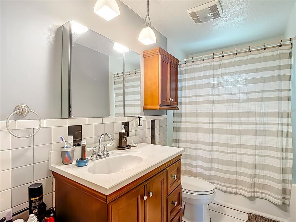 Active With Contract: $319,000 (3 beds, 2 baths, 1044 Square Feet)