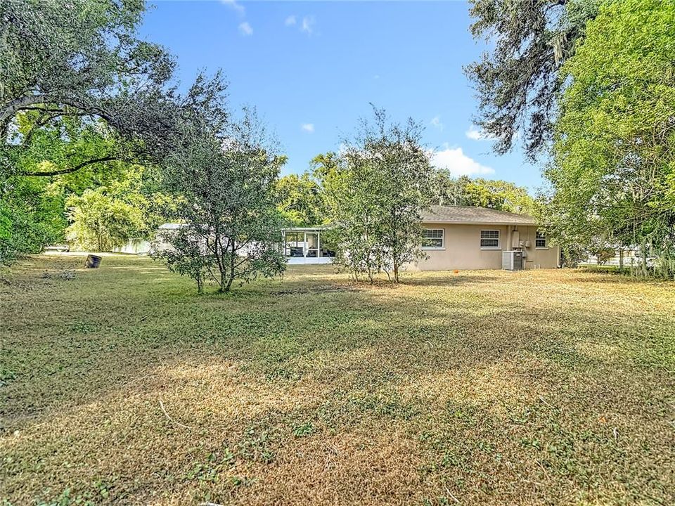 Active With Contract: $319,000 (3 beds, 2 baths, 1044 Square Feet)