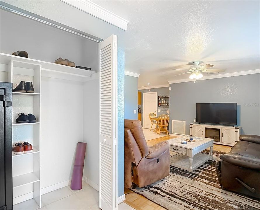 Active With Contract: $319,000 (3 beds, 2 baths, 1044 Square Feet)