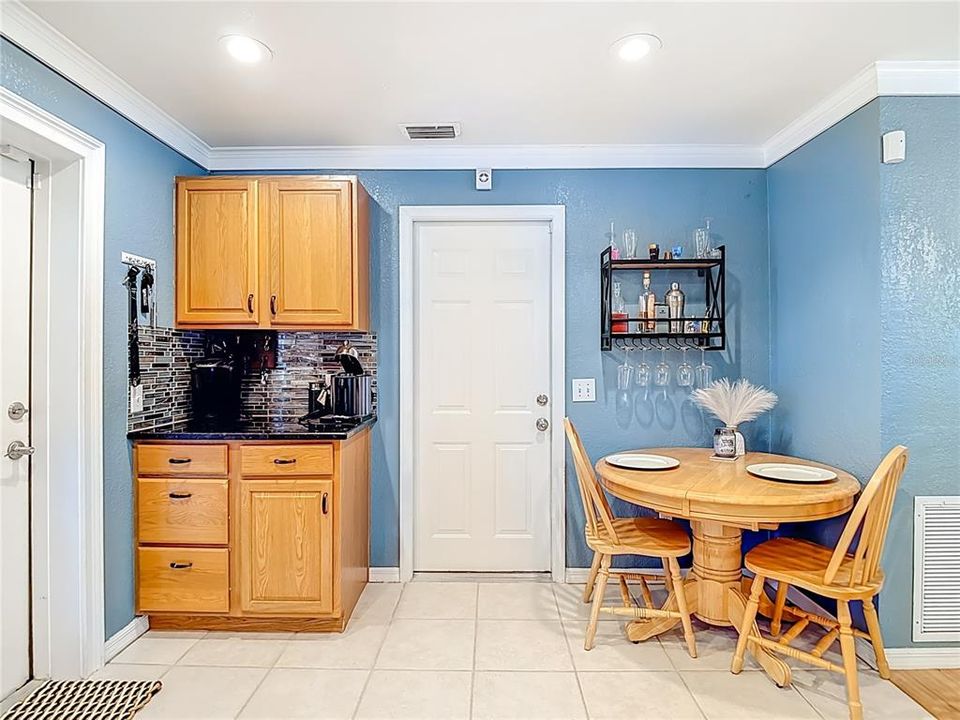 Active With Contract: $319,000 (3 beds, 2 baths, 1044 Square Feet)