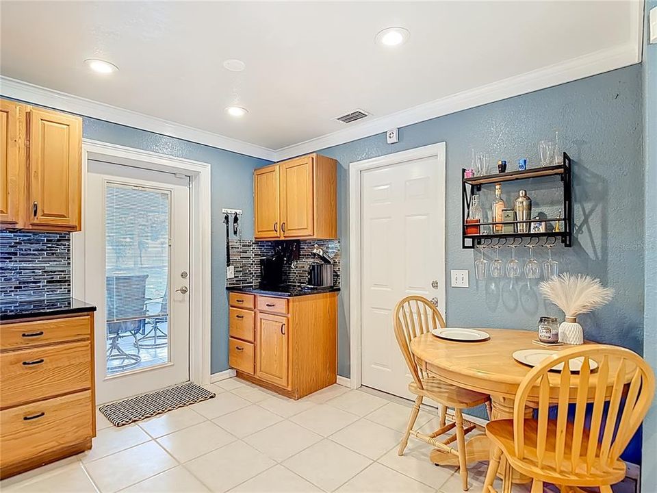 Active With Contract: $319,000 (3 beds, 2 baths, 1044 Square Feet)