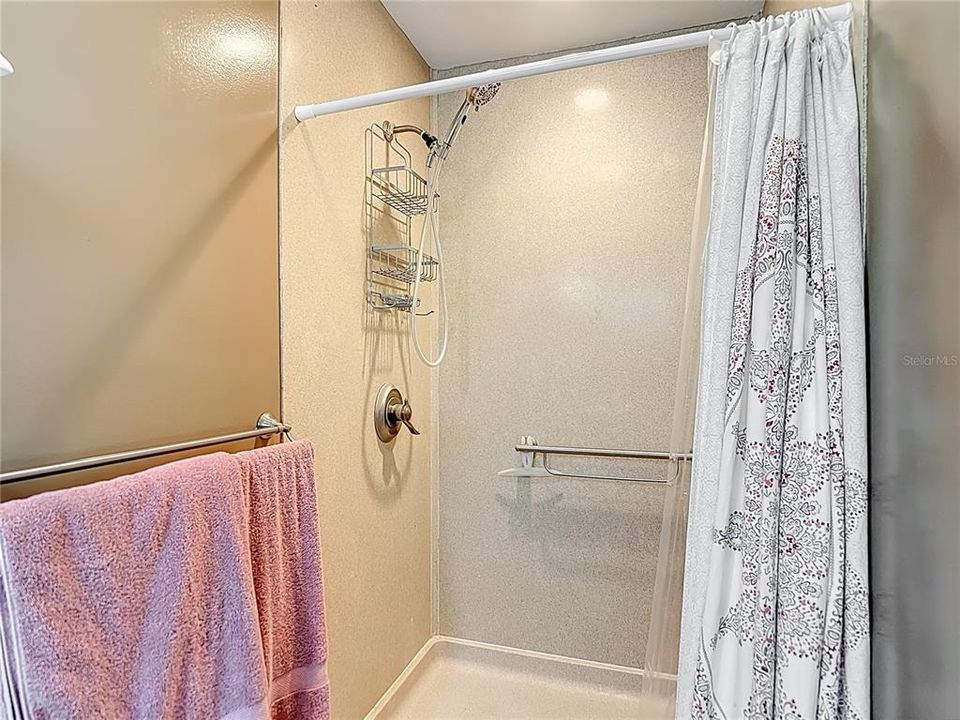 Active With Contract: $319,000 (3 beds, 2 baths, 1044 Square Feet)