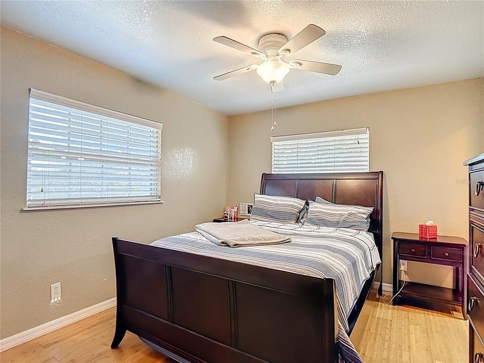 Active With Contract: $319,000 (3 beds, 2 baths, 1044 Square Feet)