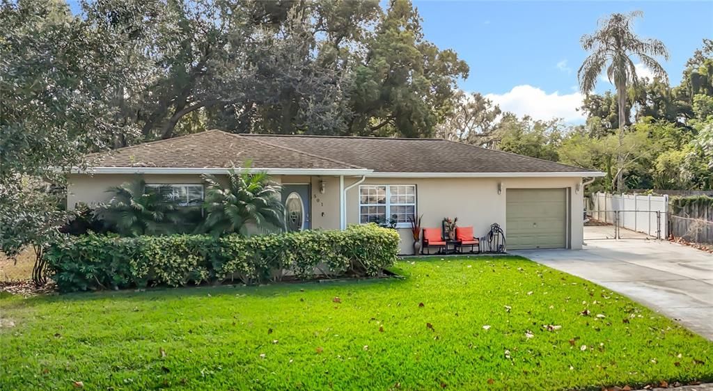 Active With Contract: $319,000 (3 beds, 2 baths, 1044 Square Feet)