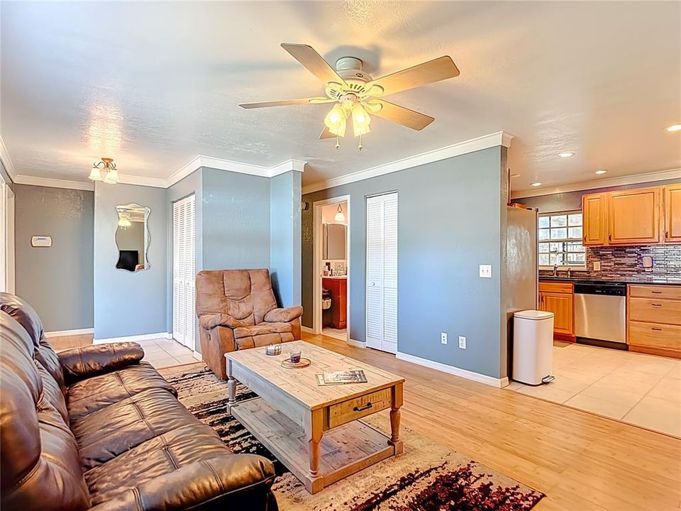 Active With Contract: $319,000 (3 beds, 2 baths, 1044 Square Feet)