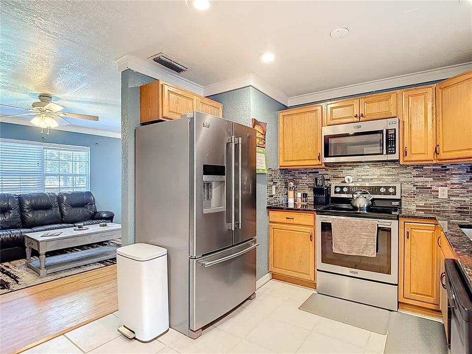 Active With Contract: $319,000 (3 beds, 2 baths, 1044 Square Feet)