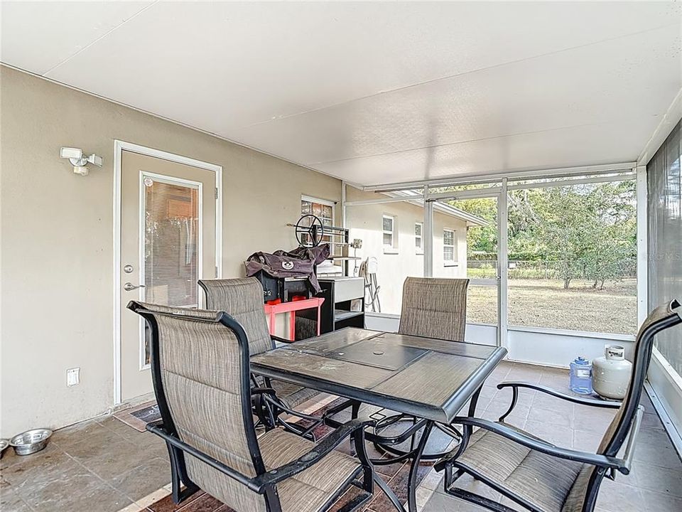 Active With Contract: $319,000 (3 beds, 2 baths, 1044 Square Feet)