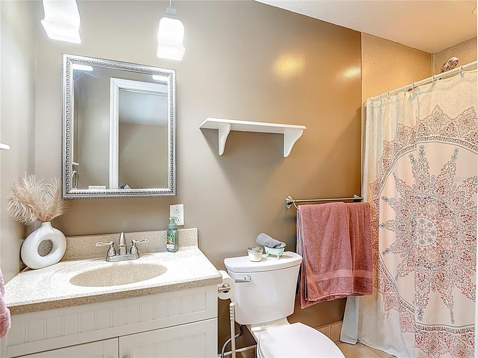 Active With Contract: $319,000 (3 beds, 2 baths, 1044 Square Feet)