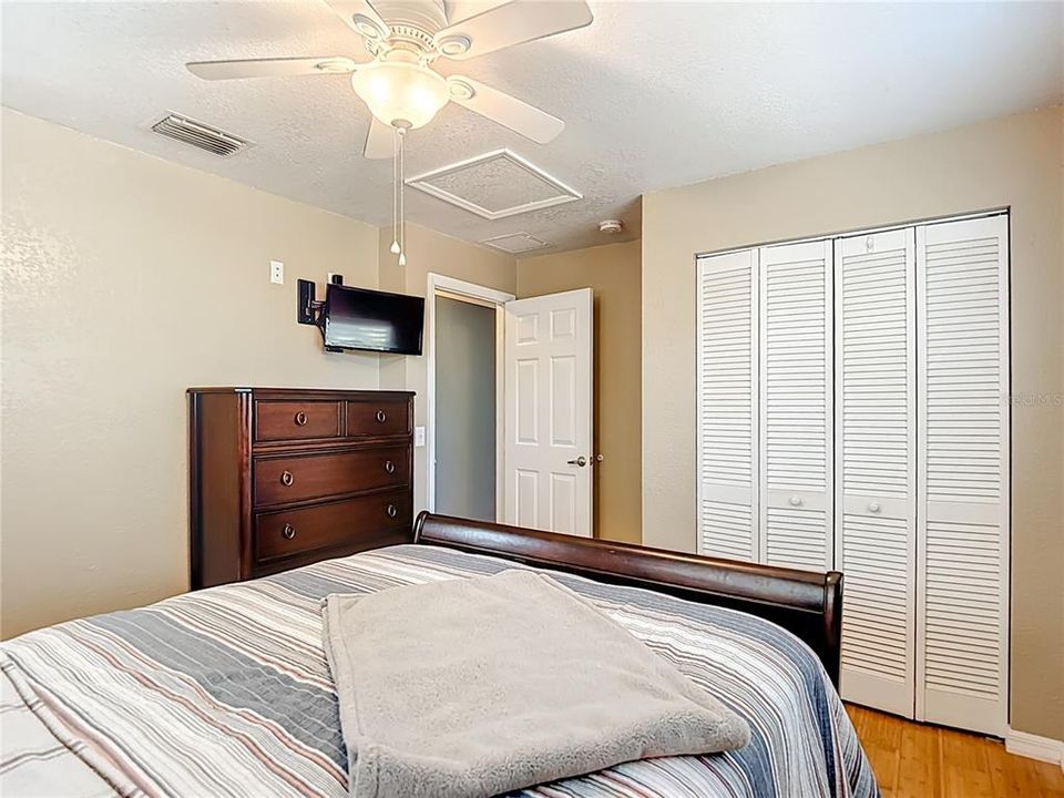 Active With Contract: $319,000 (3 beds, 2 baths, 1044 Square Feet)