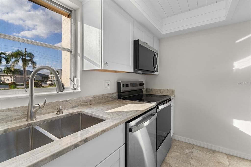 For Sale: $199,000 (2 beds, 2 baths, 1114 Square Feet)