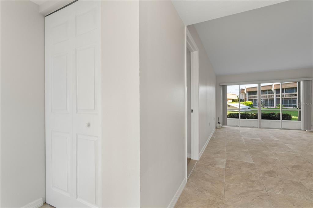 For Sale: $199,000 (2 beds, 2 baths, 1114 Square Feet)