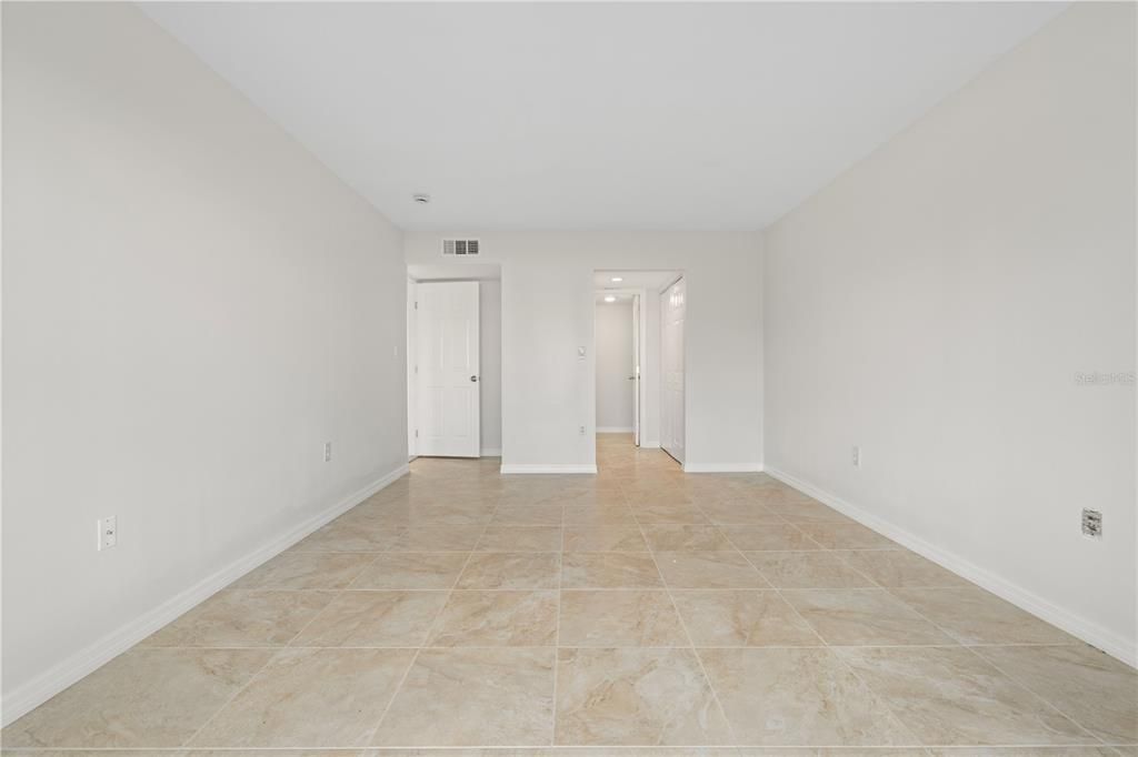 For Sale: $199,000 (2 beds, 2 baths, 1114 Square Feet)