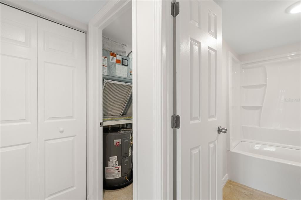 For Sale: $199,000 (2 beds, 2 baths, 1114 Square Feet)