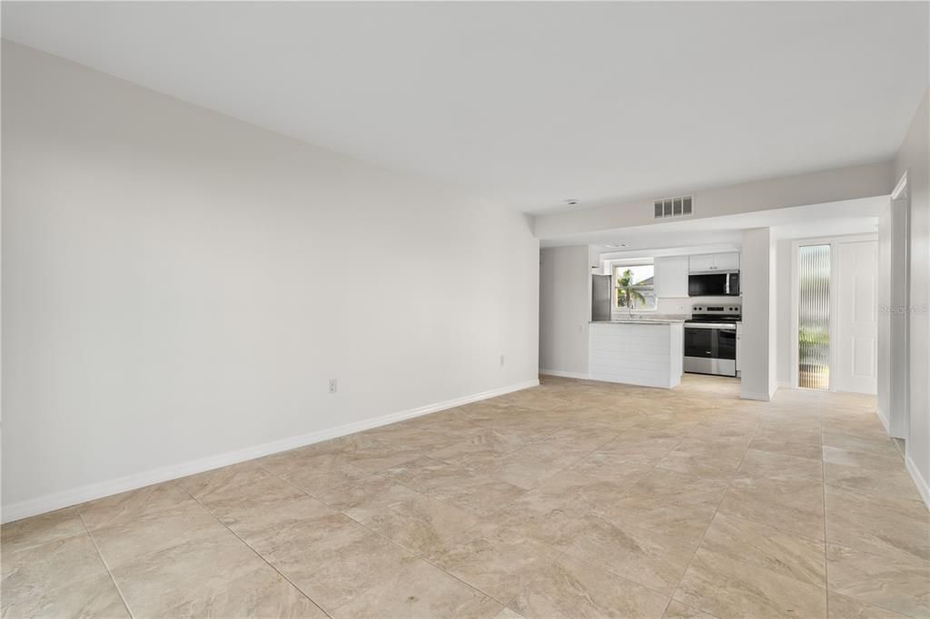 For Sale: $199,000 (2 beds, 2 baths, 1114 Square Feet)