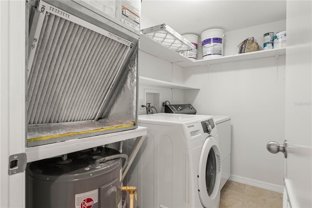 For Sale: $199,000 (2 beds, 2 baths, 1114 Square Feet)