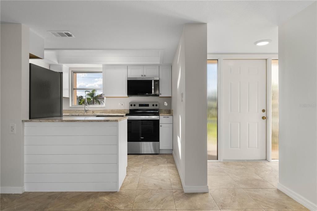 For Sale: $199,000 (2 beds, 2 baths, 1114 Square Feet)