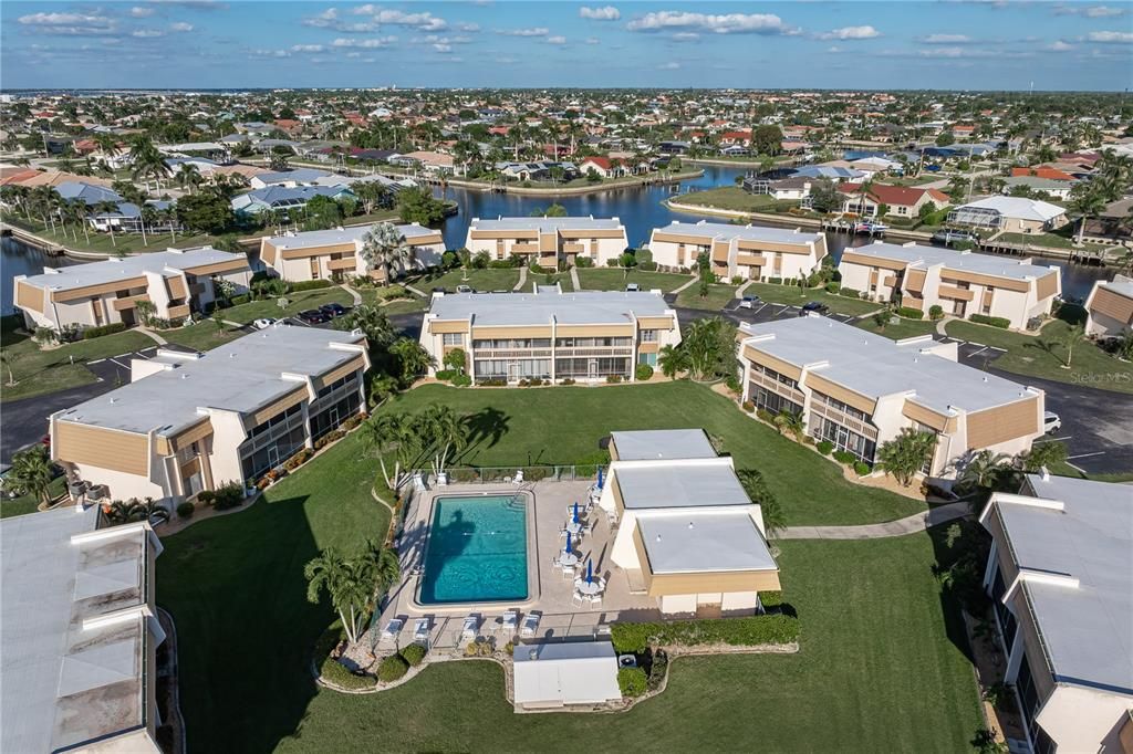 For Sale: $199,000 (2 beds, 2 baths, 1114 Square Feet)