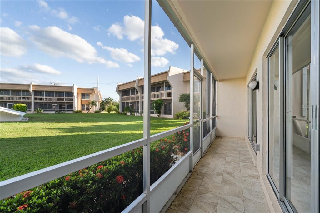 For Sale: $199,000 (2 beds, 2 baths, 1114 Square Feet)