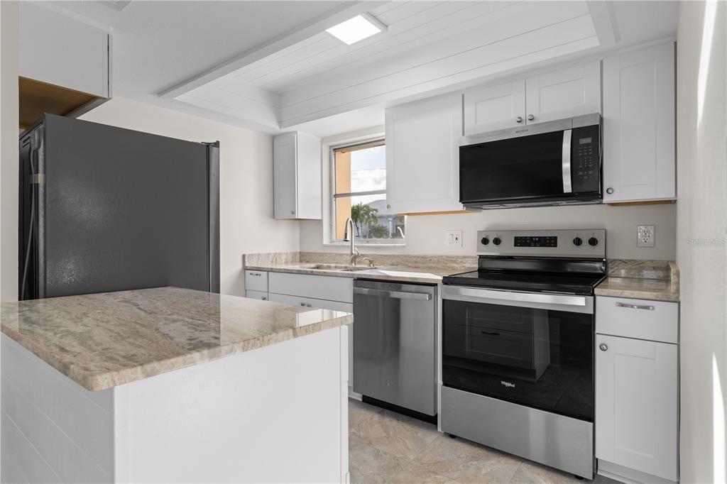 For Sale: $199,000 (2 beds, 2 baths, 1114 Square Feet)