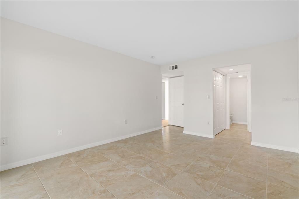 For Sale: $199,000 (2 beds, 2 baths, 1114 Square Feet)