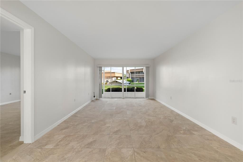 For Sale: $199,000 (2 beds, 2 baths, 1114 Square Feet)