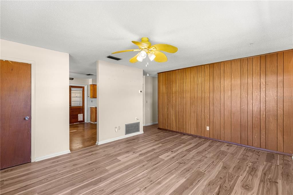 На продажу: $199,900 (3 спален, 1 ванн, 1134 Квадратных фут)