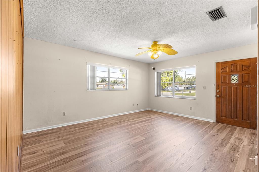 На продажу: $199,900 (3 спален, 1 ванн, 1134 Квадратных фут)