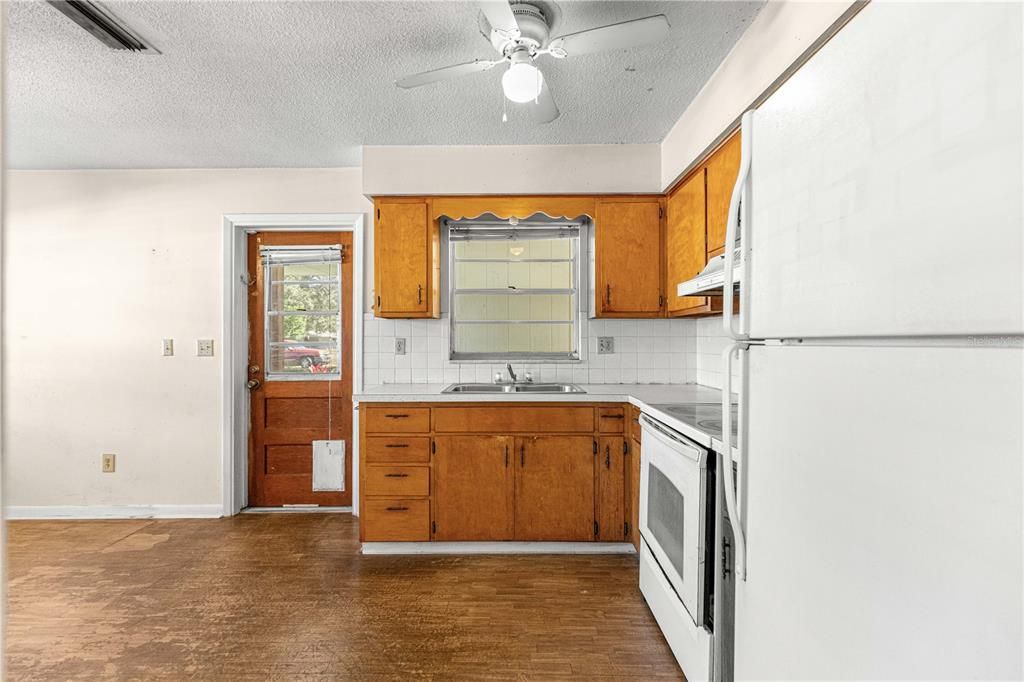 На продажу: $199,900 (3 спален, 1 ванн, 1134 Квадратных фут)