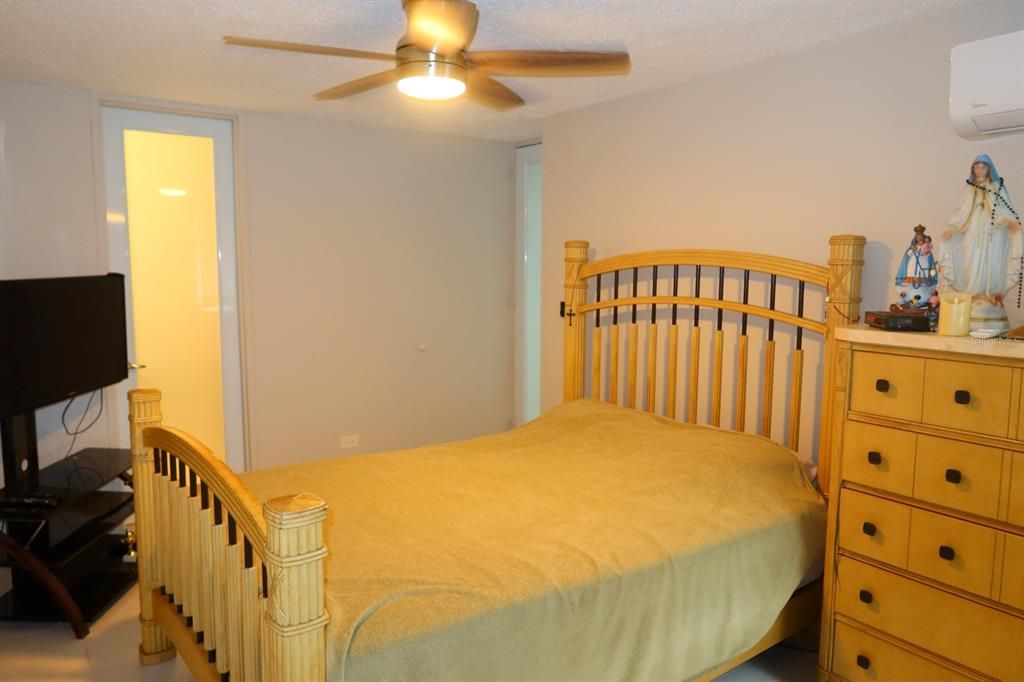 На продажу: $260,000 (4 спален, 3 ванн, 1346 Квадратных фут)