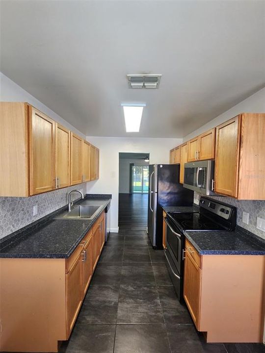 For Rent: $1,650 (2 beds, 2 baths, 962 Square Feet)