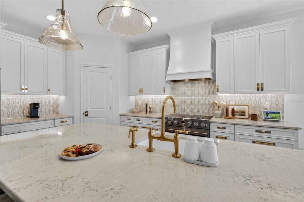 For Sale: $470,000 (3 beds, 2 baths, 1791 Square Feet)