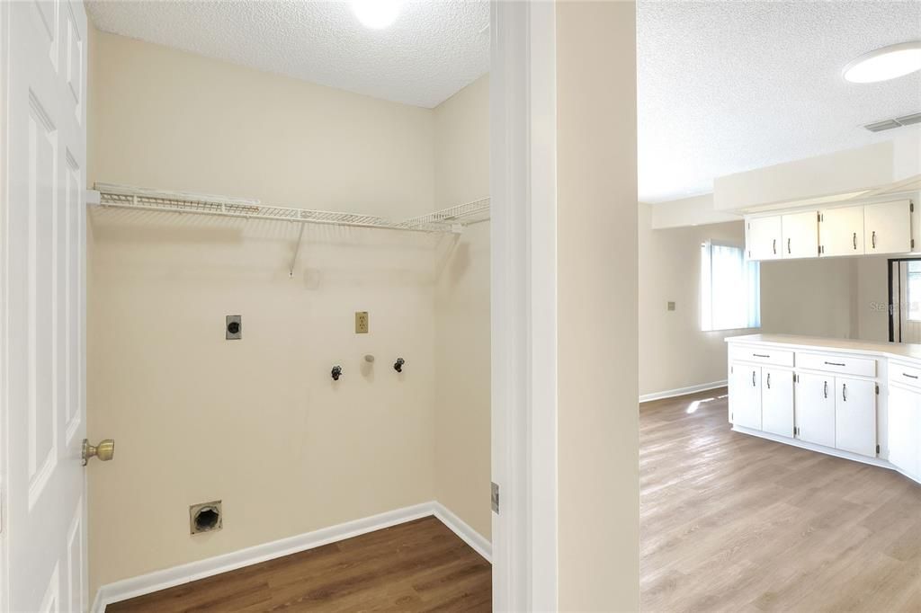 待售: $234,900 (2 贝兹, 2 浴室, 1394 平方英尺)