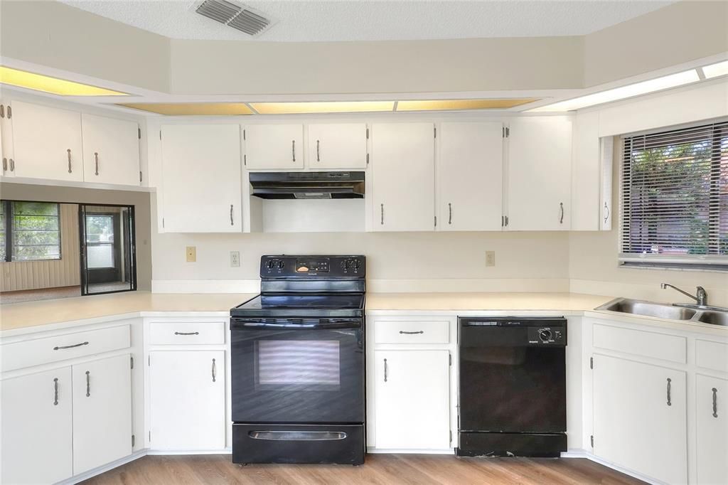 待售: $234,900 (2 贝兹, 2 浴室, 1394 平方英尺)