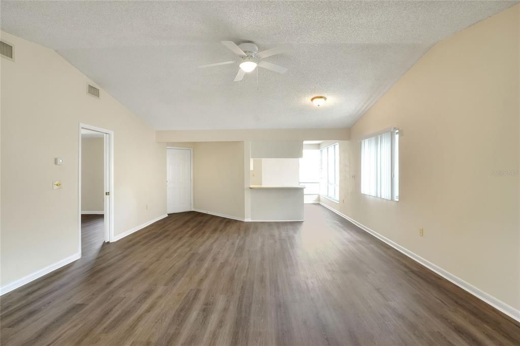 待售: $234,900 (2 贝兹, 2 浴室, 1394 平方英尺)