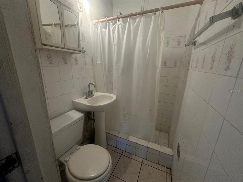 На продажу: $147,000 (2 спален, 1 ванн, 1100 Квадратных фут)