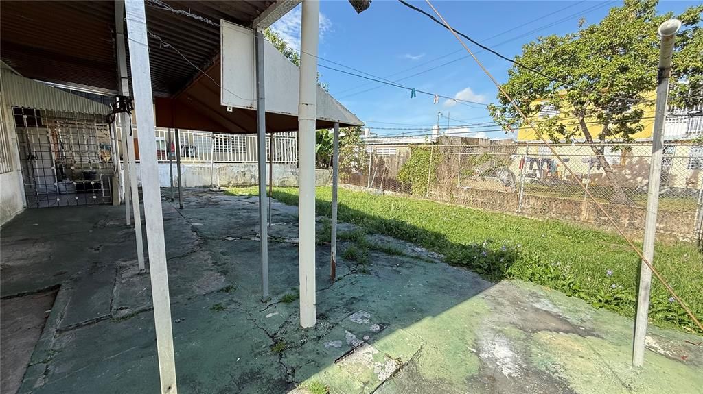 На продажу: $147,000 (2 спален, 1 ванн, 1100 Квадратных фут)