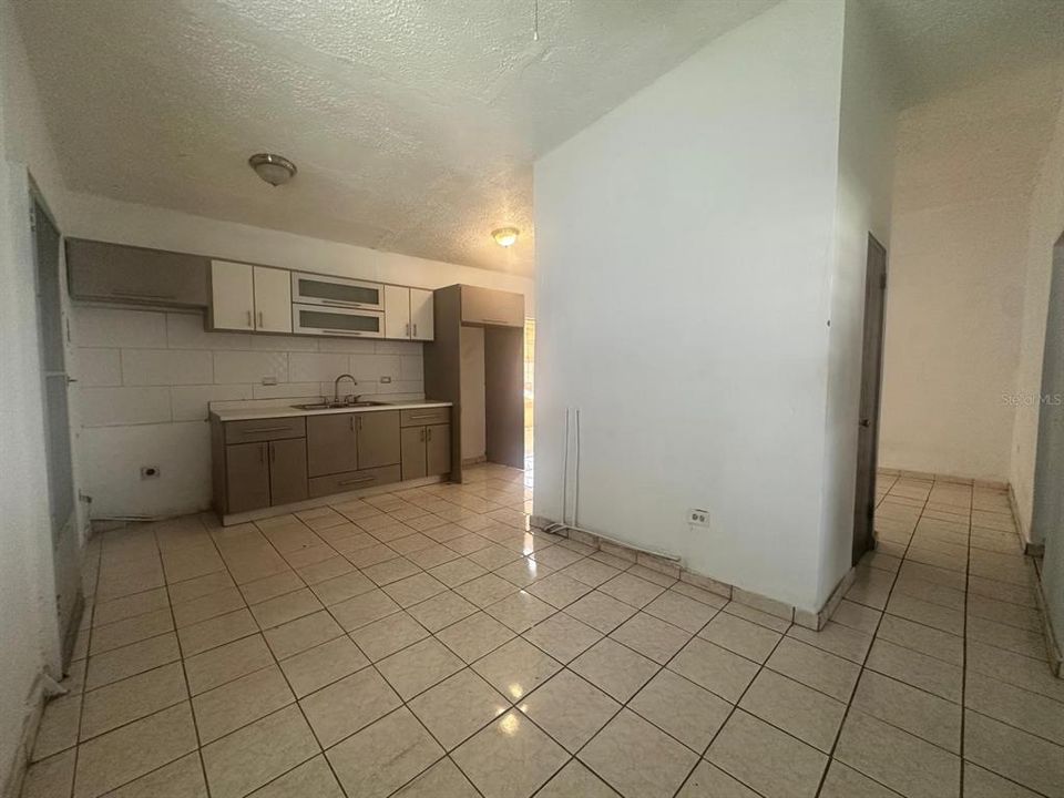 На продажу: $147,000 (2 спален, 1 ванн, 1100 Квадратных фут)