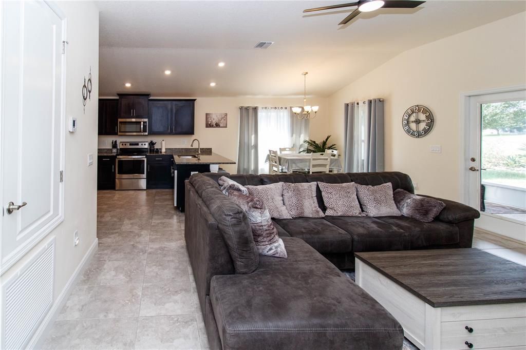 待售: $299,000 (3 贝兹, 2 浴室, 1437 平方英尺)