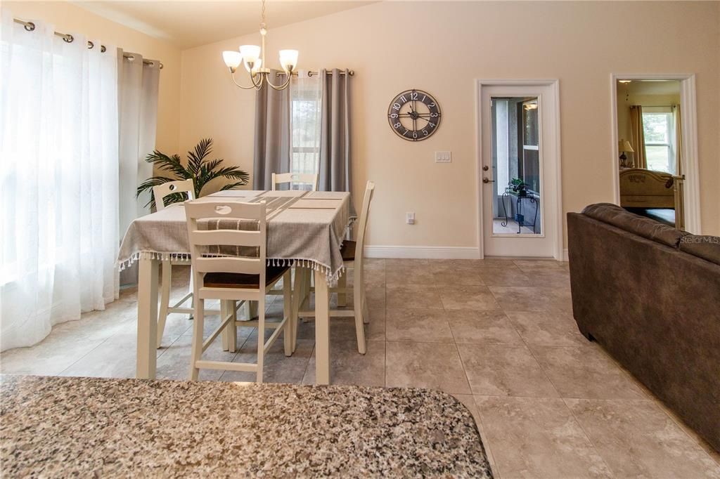 待售: $299,000 (3 贝兹, 2 浴室, 1437 平方英尺)