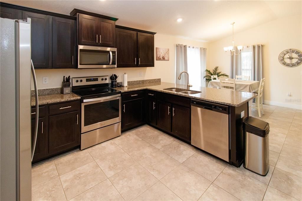 待售: $299,000 (3 贝兹, 2 浴室, 1437 平方英尺)