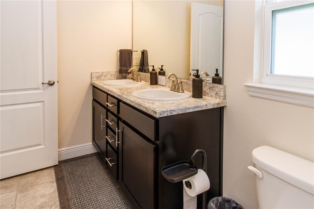 待售: $299,000 (3 贝兹, 2 浴室, 1437 平方英尺)